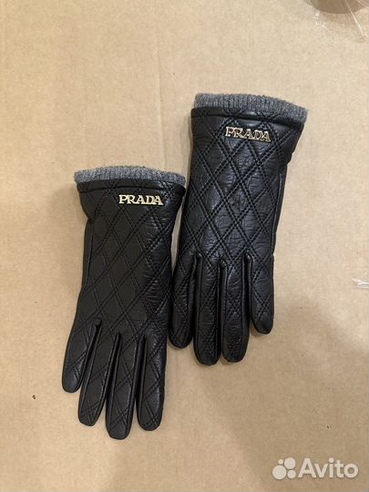 Перчатки женские Prada