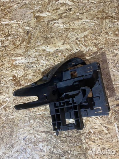 Кронштейн блока BCM Skoda Octavia A7 13-21