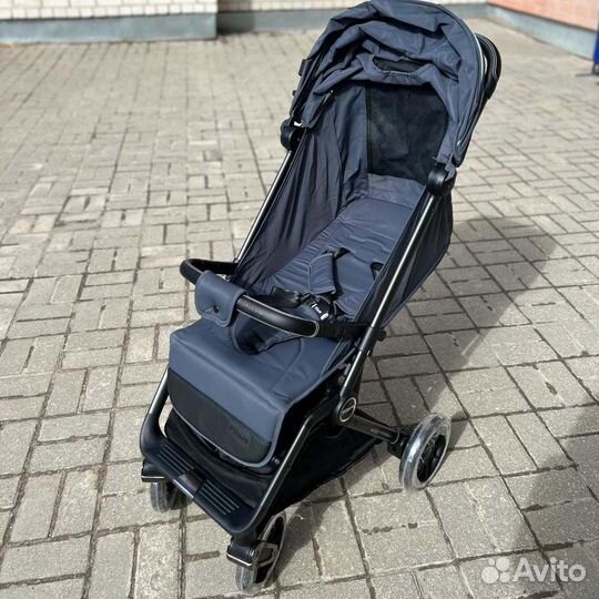 Коляска Pituso Wicki с автоматическим сложением