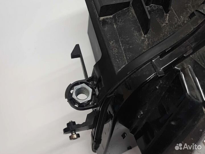 Фара левая на Volkswagen Tiguan 20