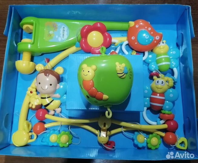 Мобиль на кроватку жирафики