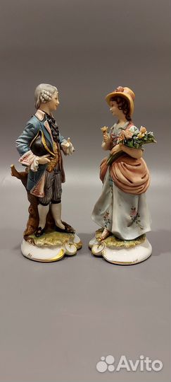 Фарфоровые парные статуэтки Capodimonte