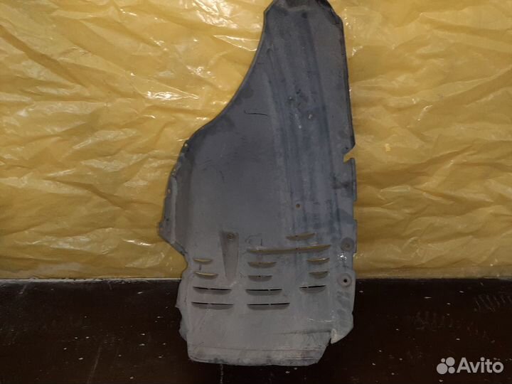 Подкрылок передний левый Mercedes W221