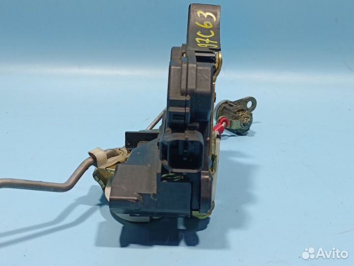 Замок двери передний правый Mitsubishi Outlander 1