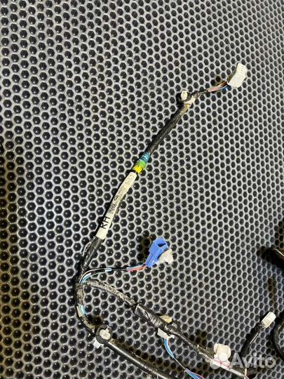 Проводка двери прав. зад. Toyota Land Cruiser