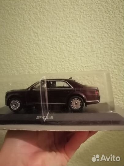 Модель автомобиля 1:43