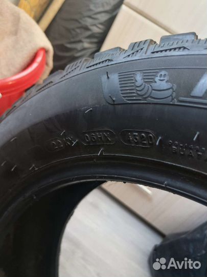Michelin X-Ice North 4 215/60 R17