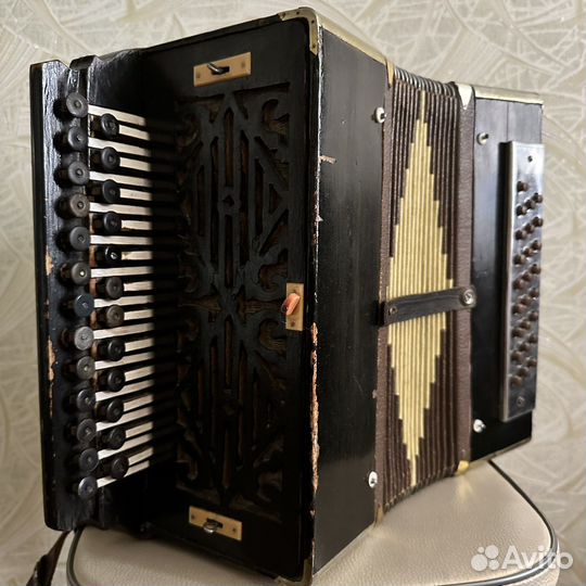 Гармонь цельнопланочная