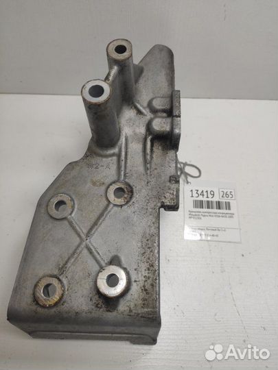 Кронштейн компрессора кондиционера Mitsubishi