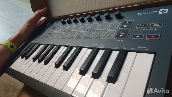 Миди-клавиатура Novation FLkey mini