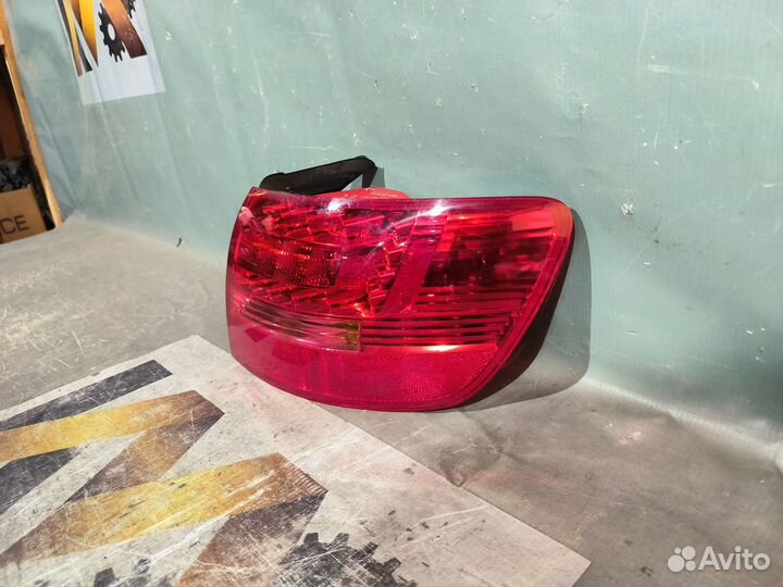 Ауди A6 C6 Универсал 2005- Фонарь правый наружный