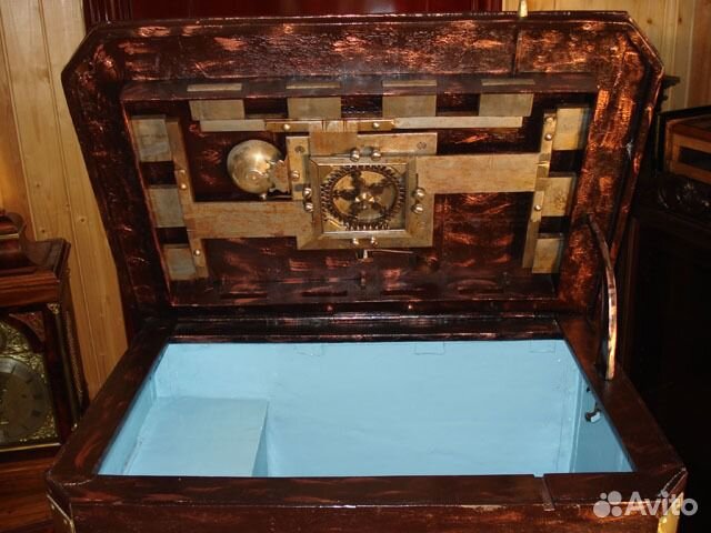 Сейф-сундук. Старинный. Секретный замок