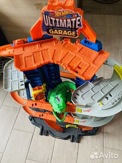 Хотвилс трек (Hotwheels) Ultimate Garage