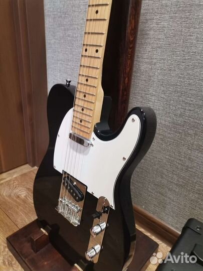 Электрогитара в комплекте с комбоусилителем