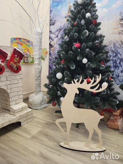 Олень деревянный новогодний