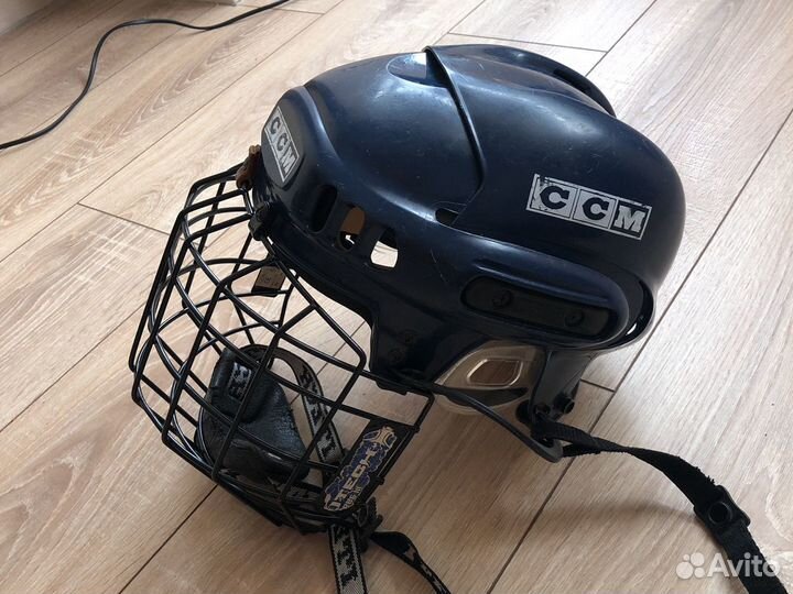 Хоккейный шлем