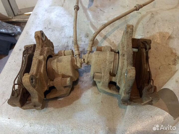 Суппорт тормозной передний VW Tiguan 1