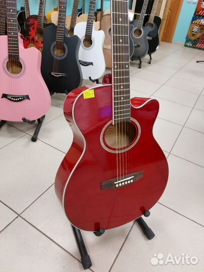 Акустическая гитара. Новая. Магазин