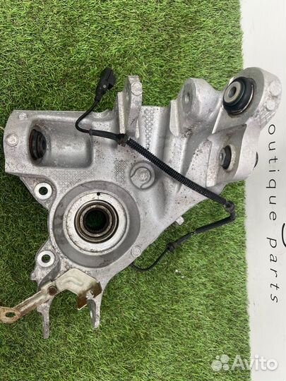 Кулак задний правый Lr Range Rover Velar L560 508