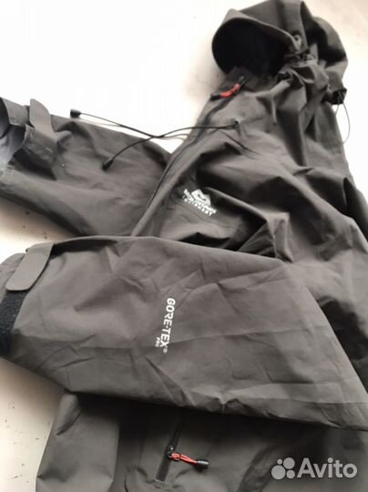 На воврате Ветровка mountain equipment gore tex