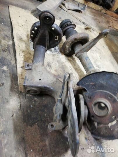 Кулак поворотный левый Ауди 80 б3