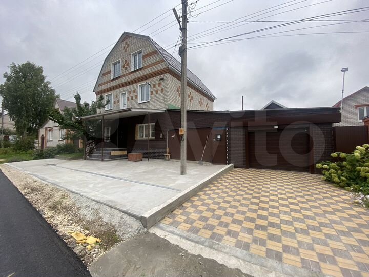 Дом 180 м² на участке 9 сот.