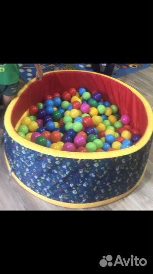 Сухой бассейн с шариками