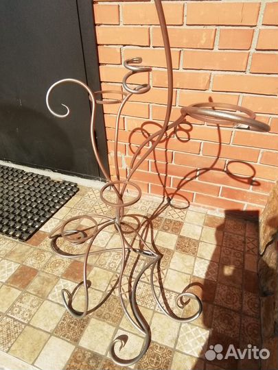 Подставка для цветов кованая