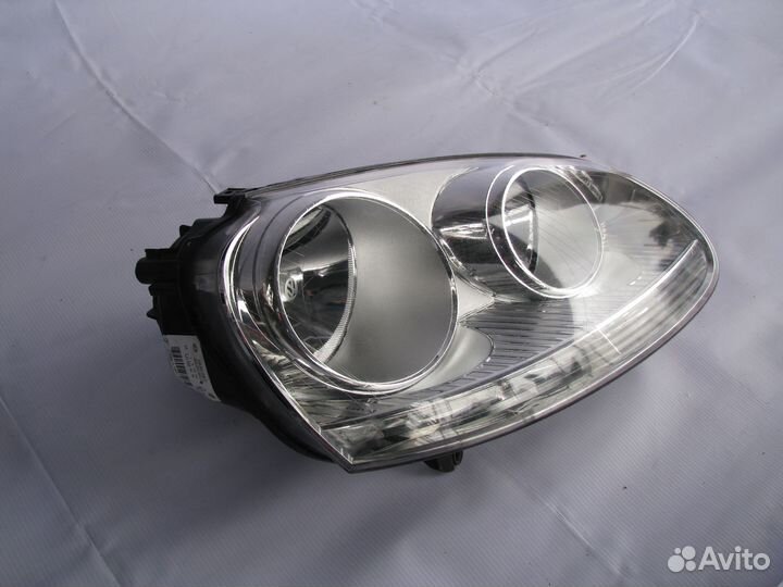 Volkswagen Jetta 5 Фара передняя правая