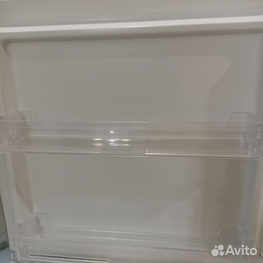 Холодильник Dexp NF240D