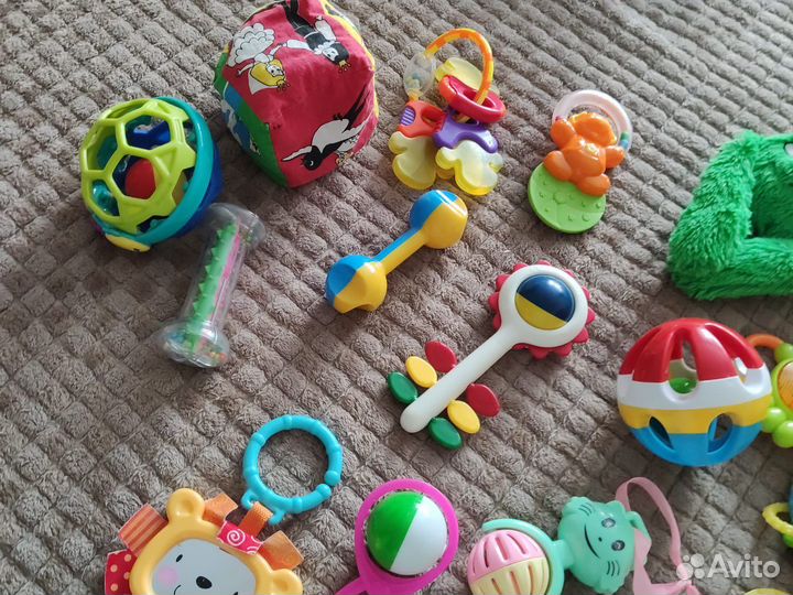 Детские игрушки для малыша пакетом
