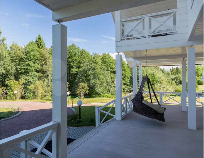 Коттедж 1208 м² на участке 5,48 га