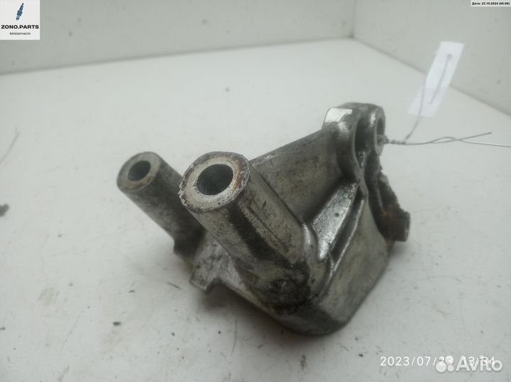Кронштейн тнвд 8200193773 на Renault Trafic (2001-2014)