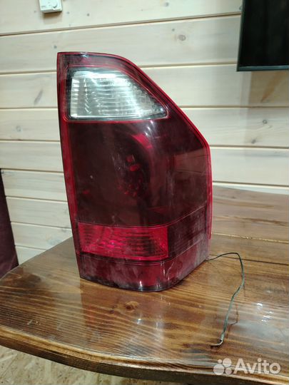 Фонарь задний правый mitsubishi pajero 3