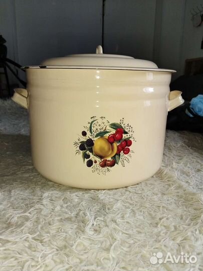 Кастрюля эмалированная большая