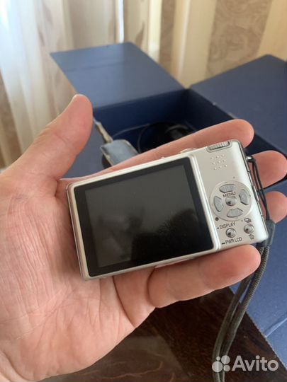 Компактный цифровой фотоаппарат