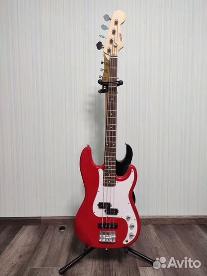 Бас гитара с комбоусилителем 15Вт