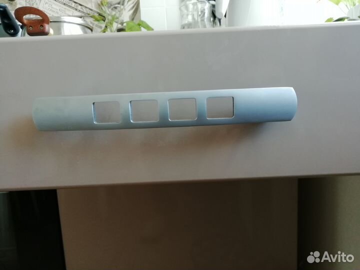 Мебельная ручка