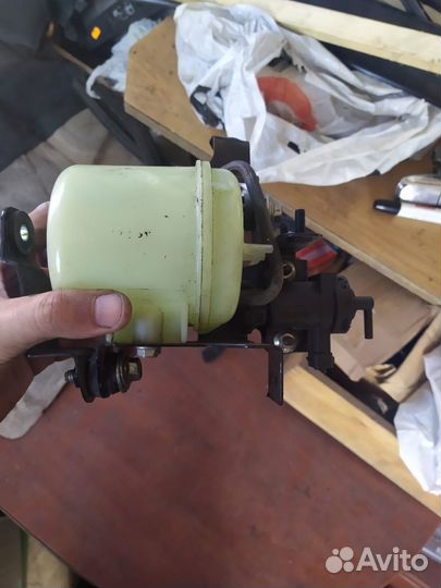 Клапан управления давлением наддува c бачком