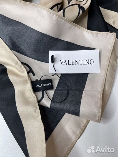 Шелковый платок Valentino бежевый