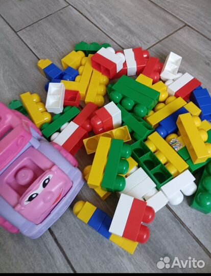 Машинка Mega bloks и конструкторы