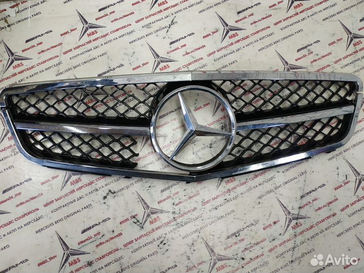 Решетка радиатора w204 Mercedes рест (дефект)
