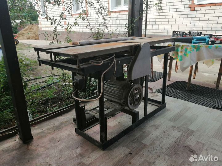 Деревообробатывающий станок