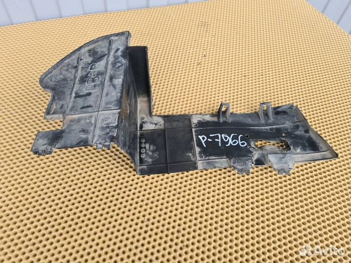 Дефлектор радиатора передний правый Infiniti Ex25