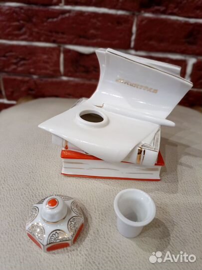 Фарфоровые статуэтки(чернильница лфз,Ленинград.)