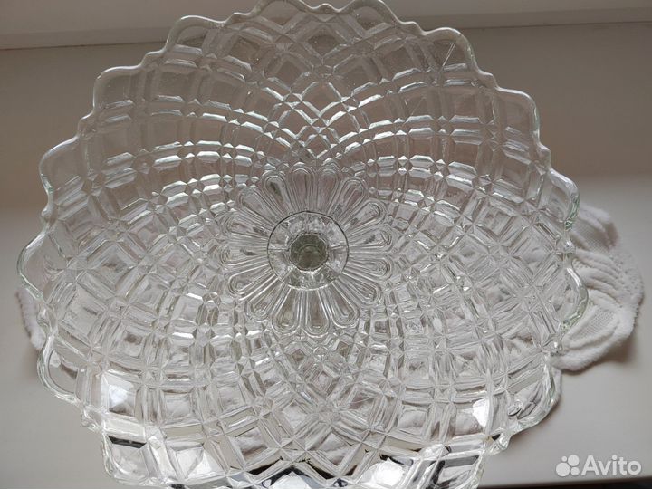 Ваза для фруктов на ножке