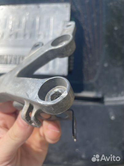 Кронштейн подножки R водительский honda cbr929rr