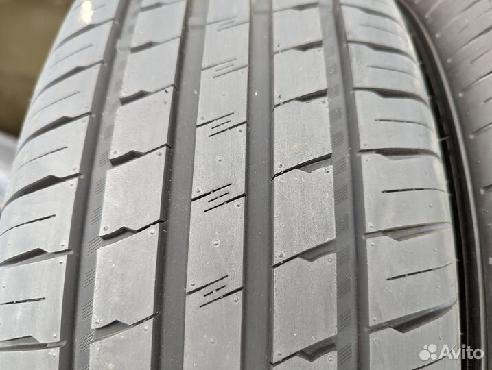 Kapsen HD918 215/65 R16 98