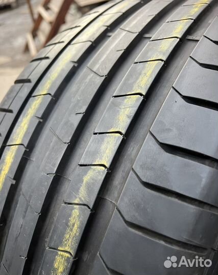 Pirelli P Zero PZ4 255/40 R21