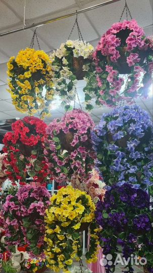 Искусственные цветы в горшках